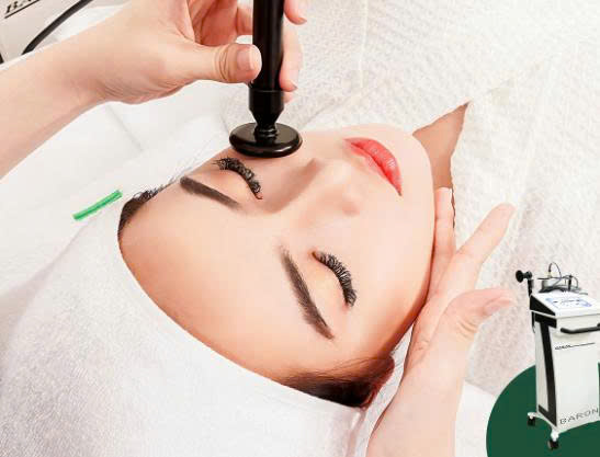 Trẻ hóa vùng mắt kem cơ + RF